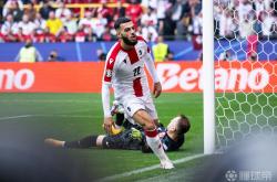 开云下载-梅斯主场不敌里昂，遭遇连败