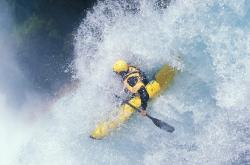 开云官网-赛道与绿茵的跨界交响，基耶萨F1称王夜，切尔西轻取苏格兰暗合夺冠哲学