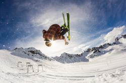 开云体育下载-险胜之夜，字母哥扛起全队，猛龙力克上海队