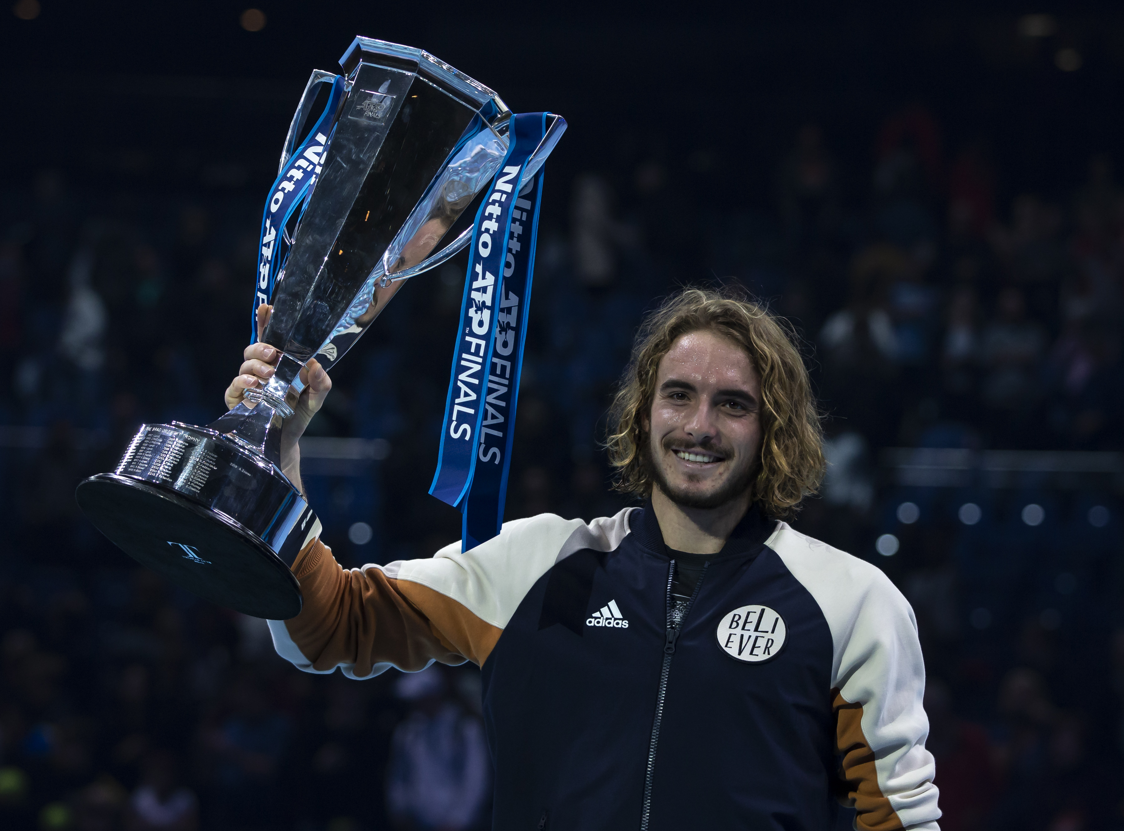 包含法国网球队爆冷美国网球队，西西帕斯完成帽子戏法的词条