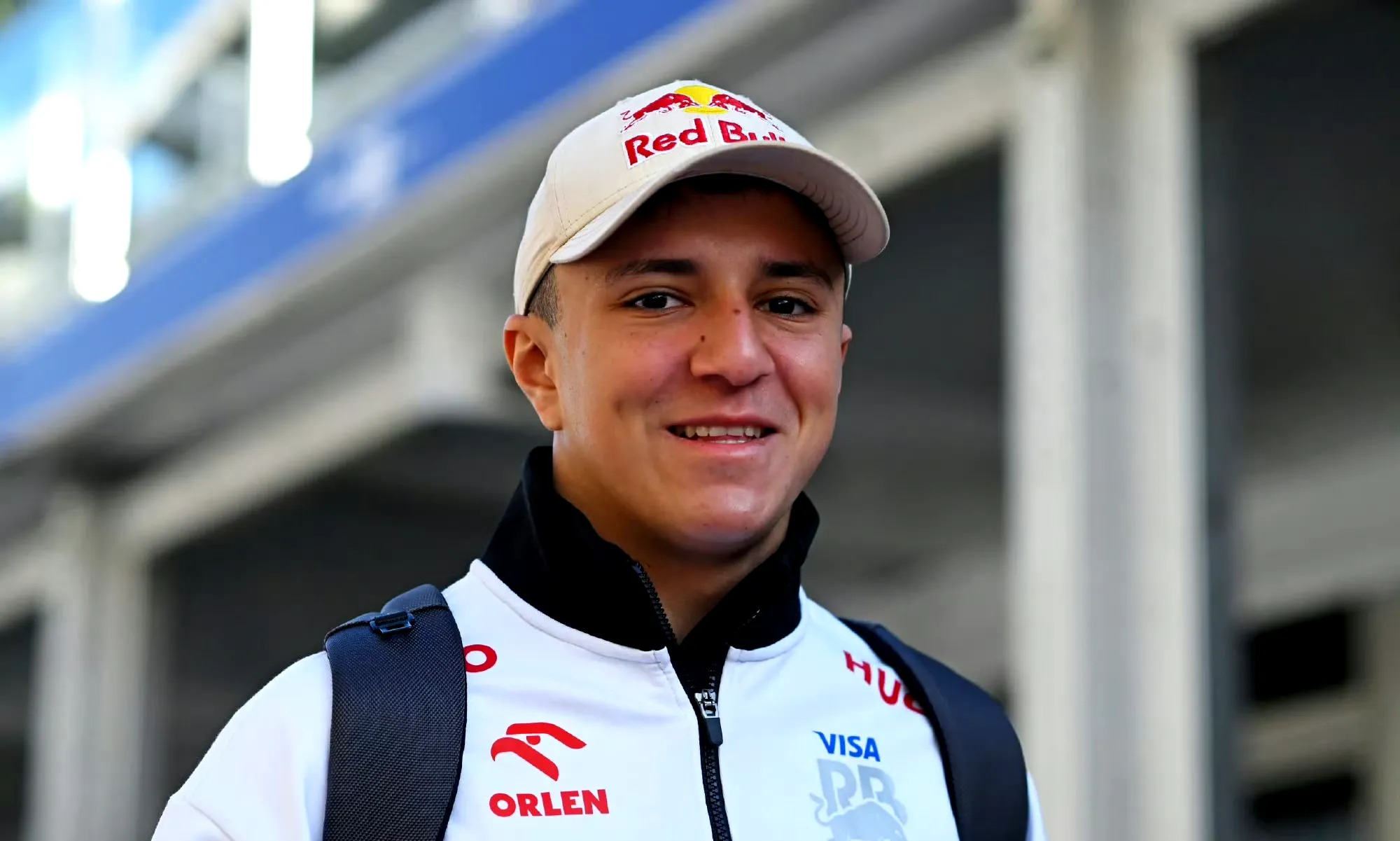 红牛车队力克梅赛德斯，周冠宇关键制胜的简单介绍