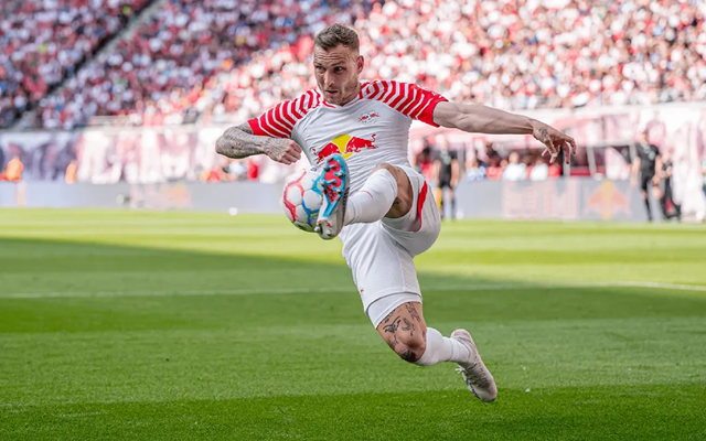 包含RB莱比锡客场大胜沙尔克，稳固在德甲前列的词条