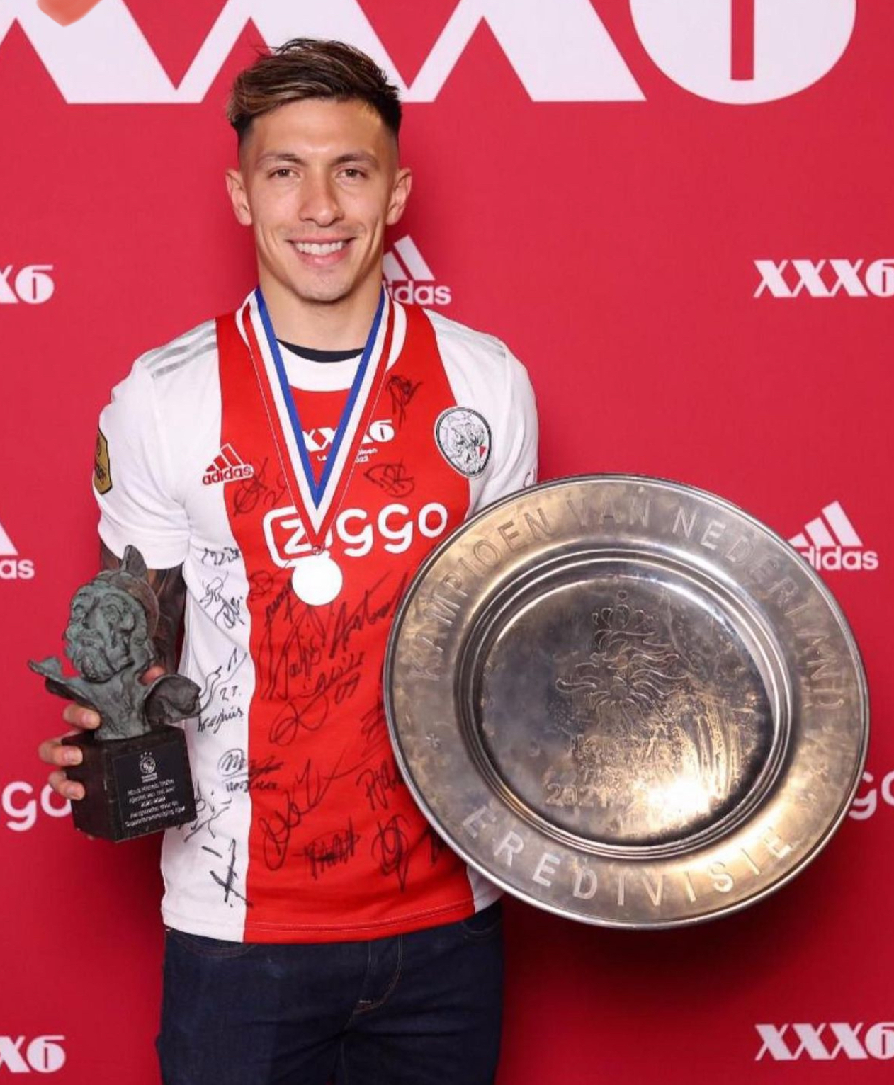 足球明星逐渐崭露头角，魅力十足