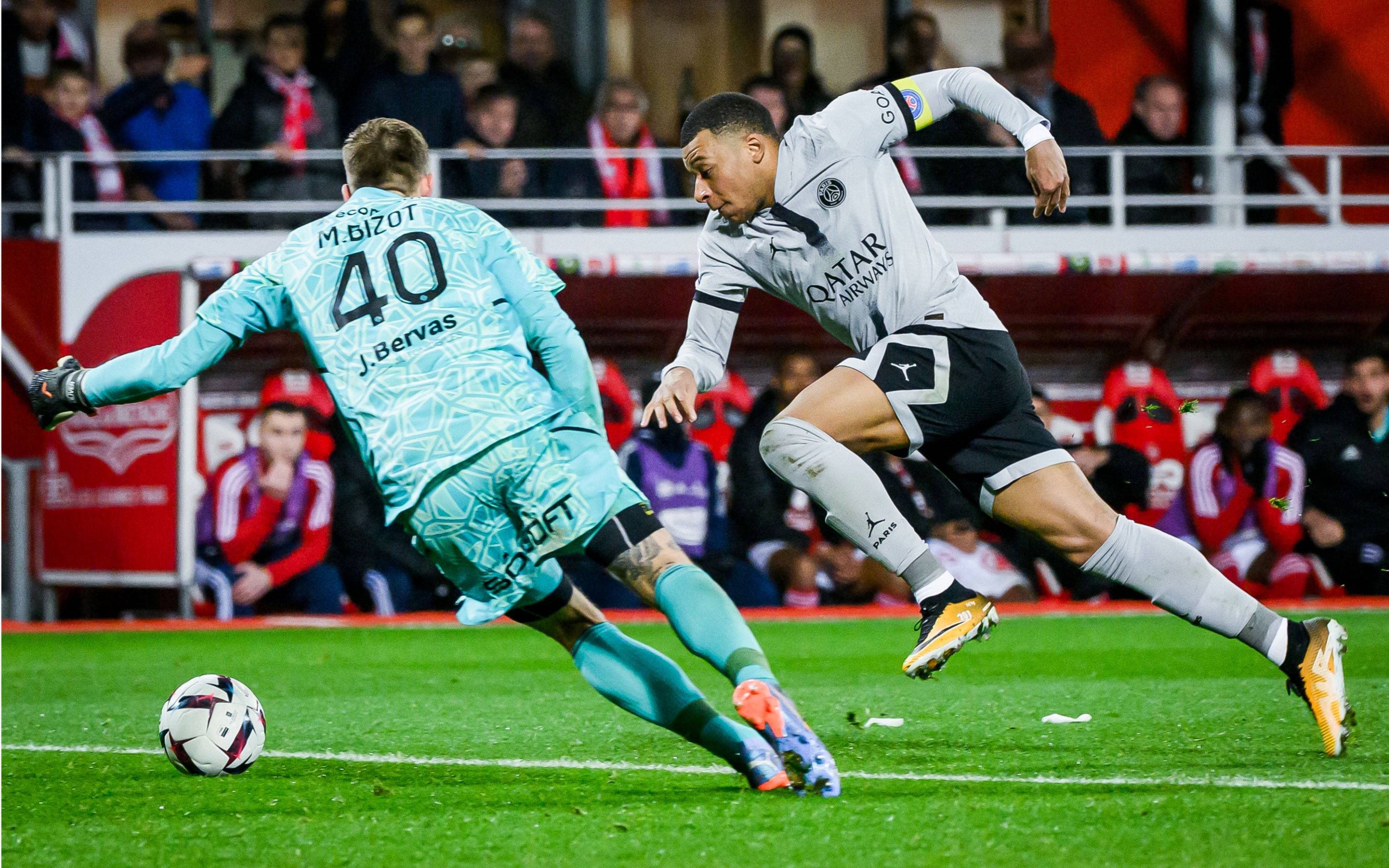 包含法国联赛篮球四强之争，巴黎圣日耳曼实力抢眼的词条