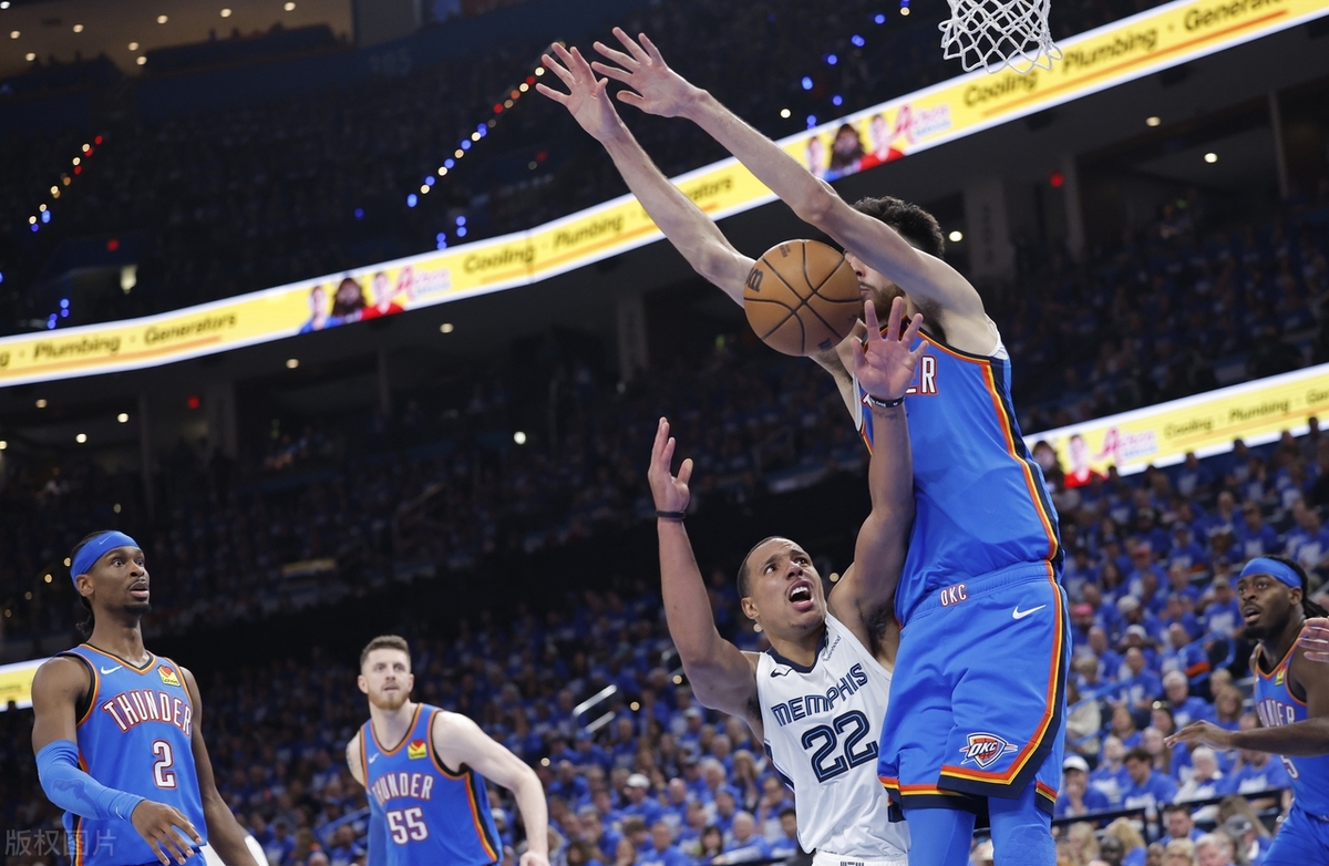 灰熊防守坚实，击败对手保持季后赛资格