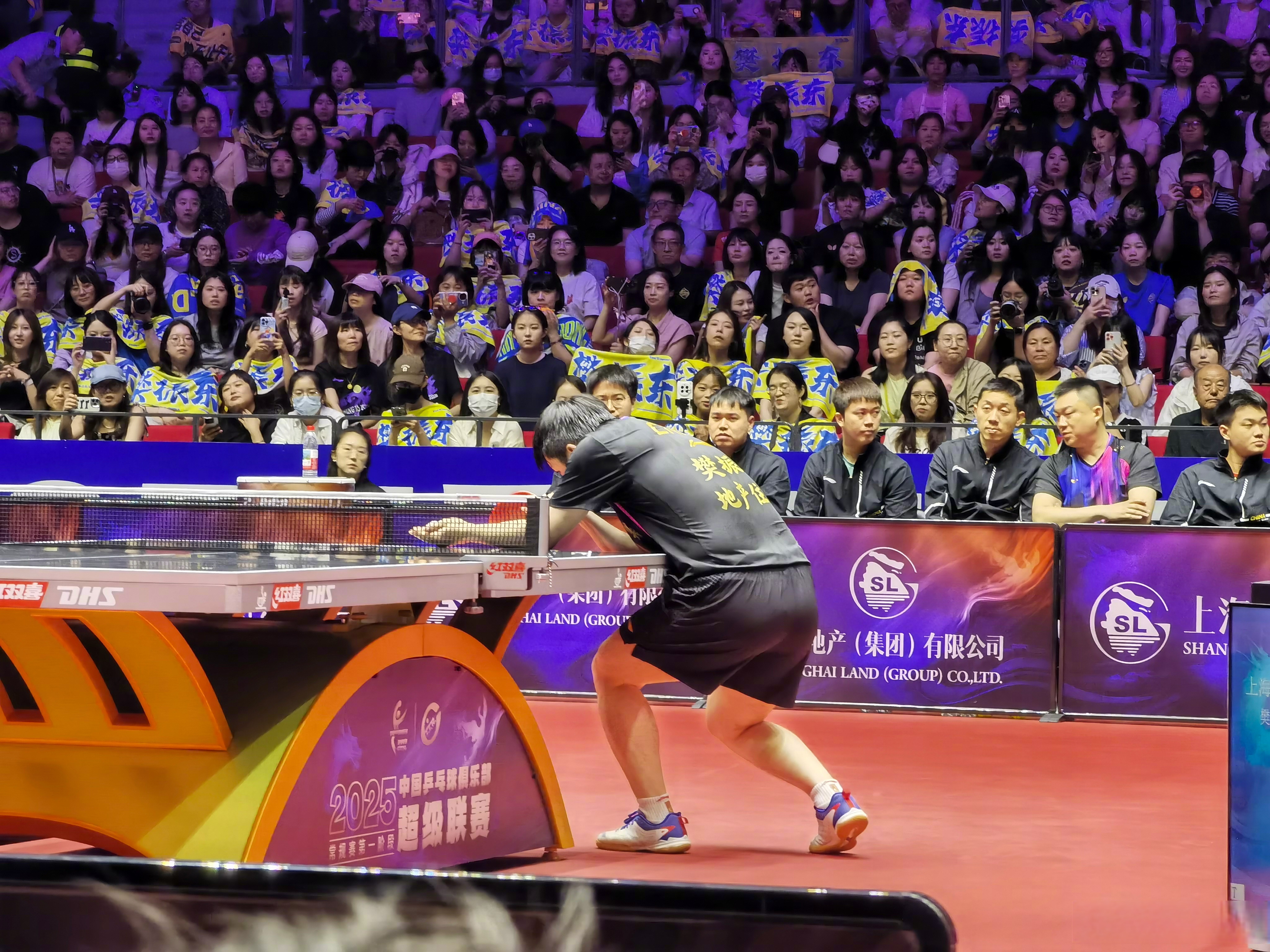 热门球队在重磅比赛中展现出强大实力 热门球队在重磅比赛中展现出强大实力