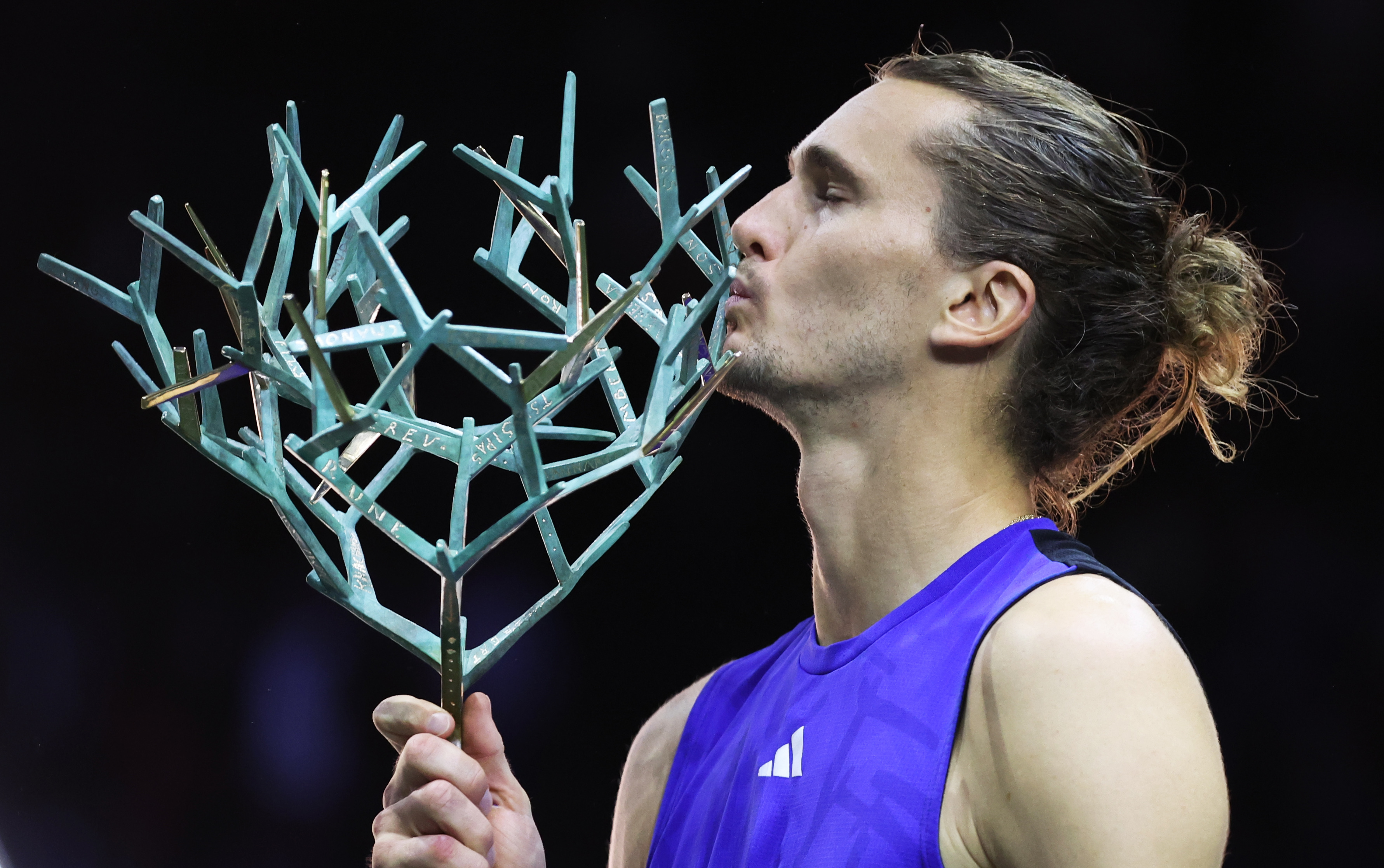 德国网球队鏖战美国网球队，兹维列夫制霸全场的简单介绍