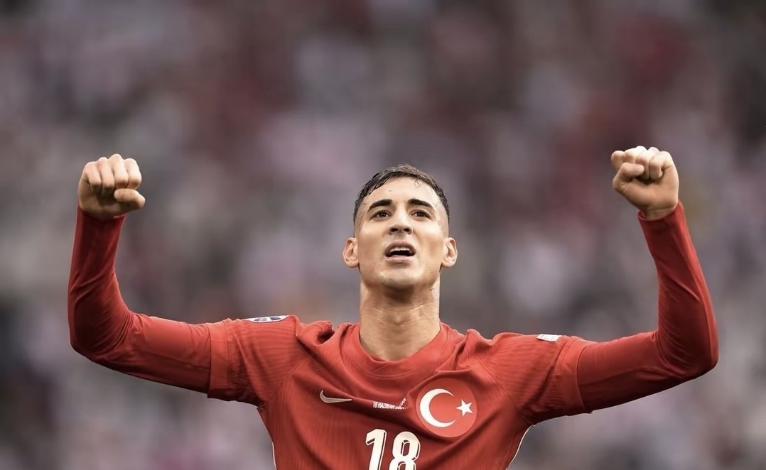 日本翻盘塞内加尔，本泽马打破历史纪录