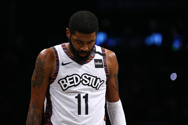 包含菲律宾男篮逆转雄鹿B队，欧文高光表现的词条