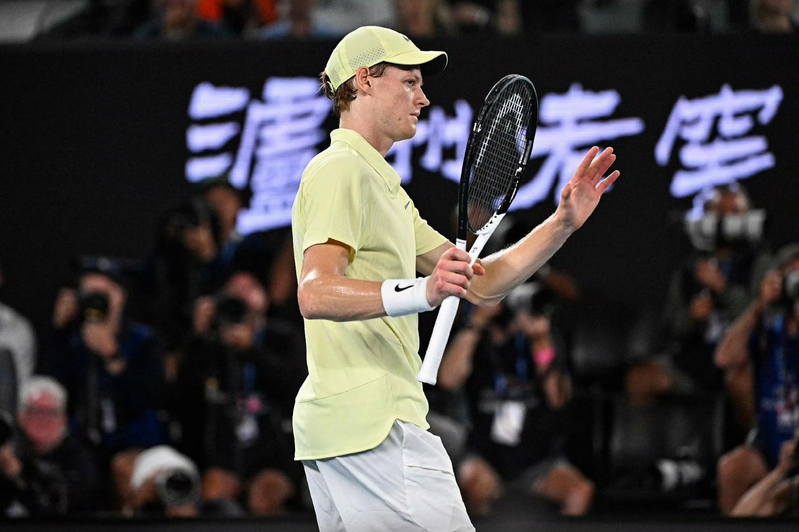 关于澳大利亚网球队险胜日本网球队，兹维列夫完成帽子戏法的信息