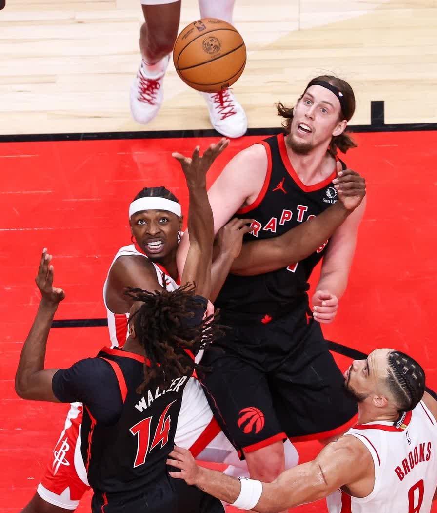 波兰男篮完胜热火B队，浓眉三分雨点燃全场的简单介绍