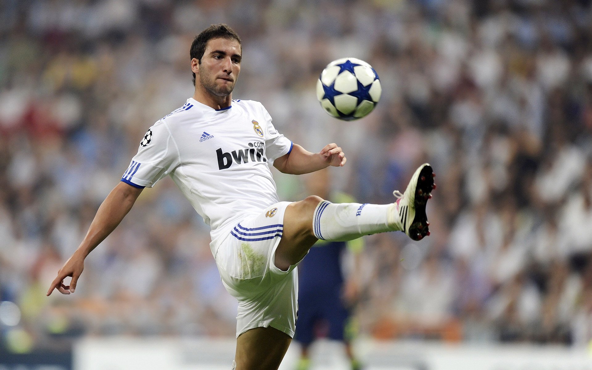 南美风暴席卷加勒比,马丁内利生死时刻封神,巴拉圭制霸牙买加挺进决赛