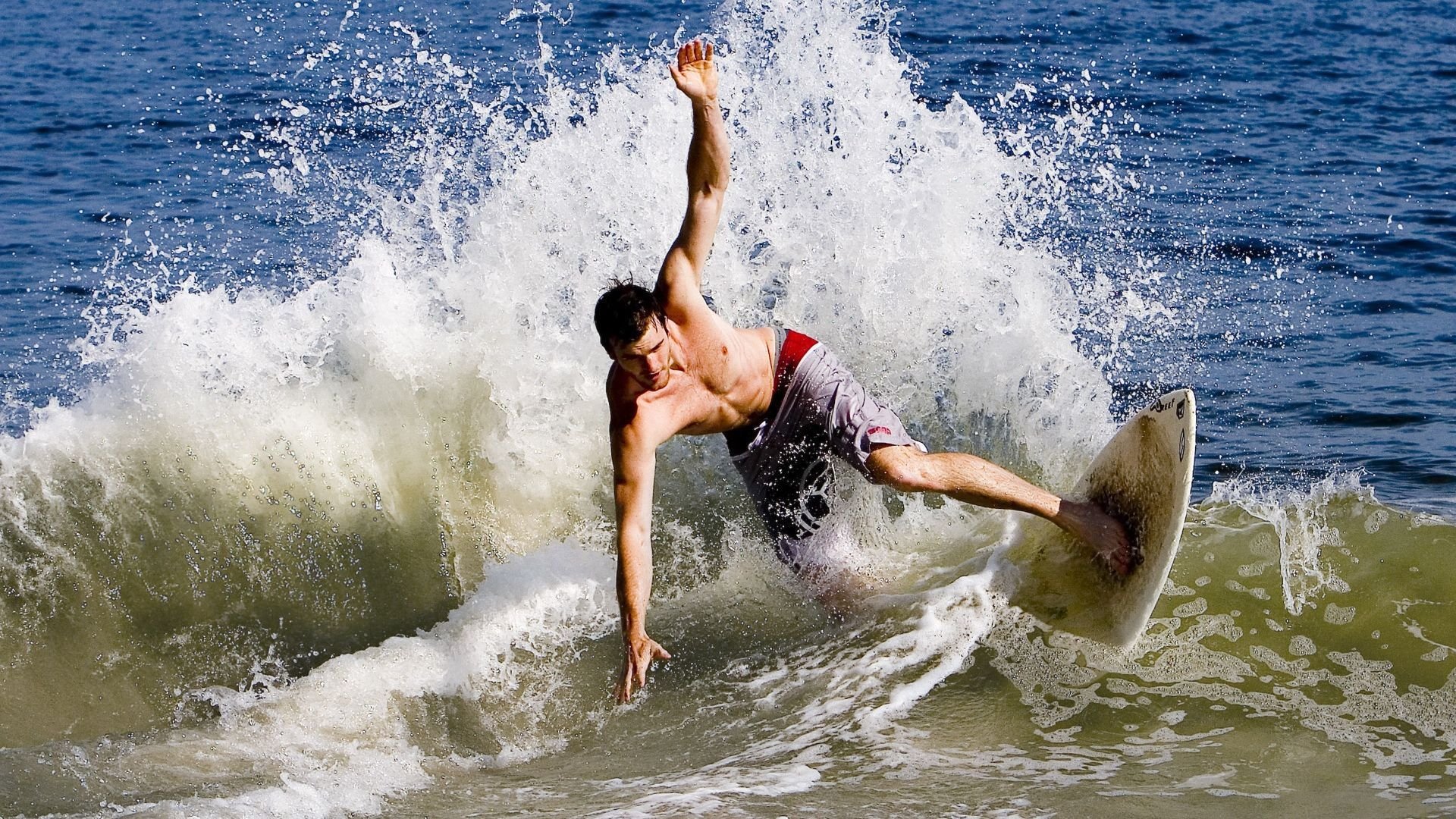 从足球场到乒乓球台,法国队的碾压与樊振东的关键制胜